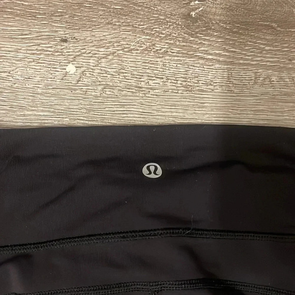 Lululemon athletica size 4 black crop leggings side zip pocket tulip hem capri - Picture 5 of 10